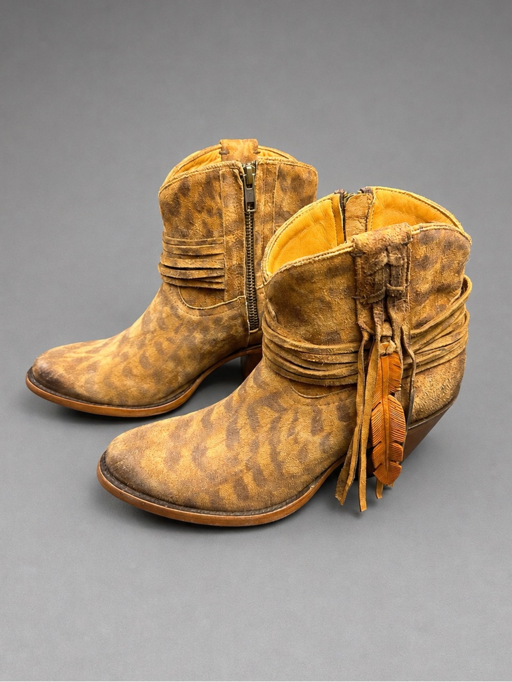 Lucchese Robyn M6002 Suede Feather Fringe Western Booties Women’s 7.5B